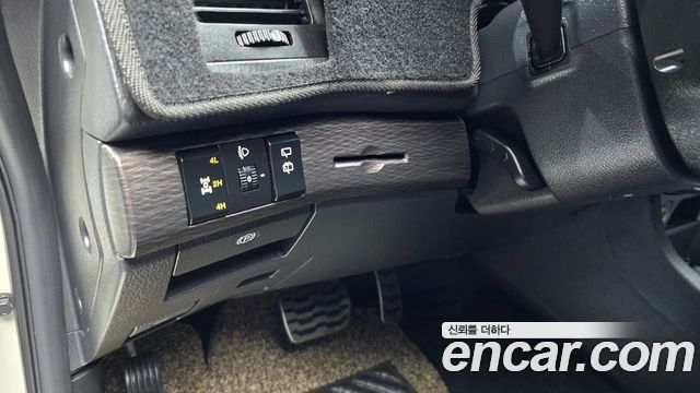 KG Mobility (SsangYong) Korando Turismo 4WD RX 9-seater 2017 — фото 23