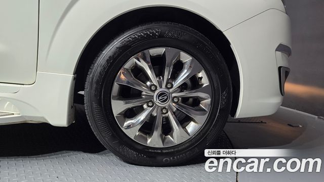 KG Mobility (SsangYong) Korando Turismo 4WD RX 9-seater 2017 — фото 27