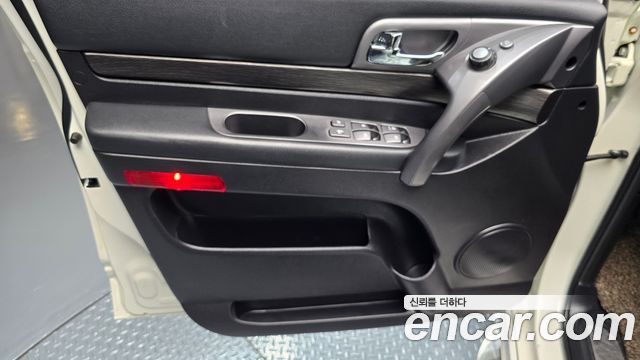 KG Mobility (SsangYong) Korando Turismo 4WD RX 9-seater 2017 — фото 30
