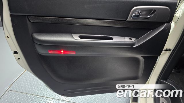 KG Mobility (SsangYong) Korando Turismo 4WD RX 9-seater 2017 — фото 31