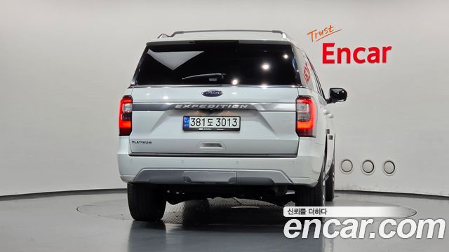 Ford Expedition Platinum 4WD 7Seater 2021 — фото 4