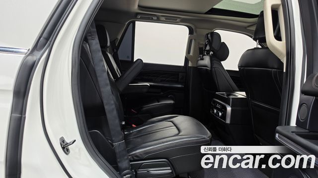 Ford Expedition Platinum 4WD 7Seater 2021 — фото 12