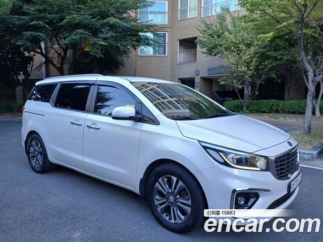 Kia Carnival 9-Seater Luxury