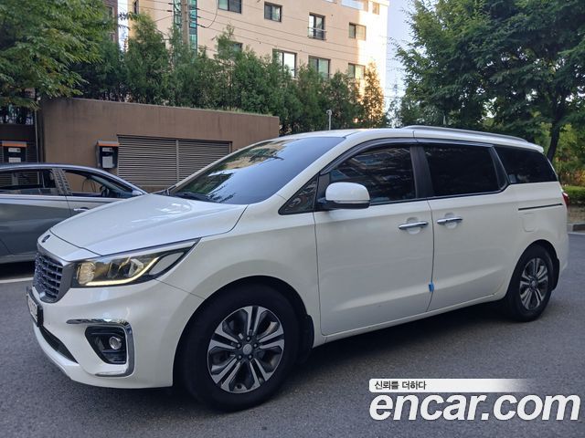 Kia Carnival 9-Seater Luxury 2020 — фото 2