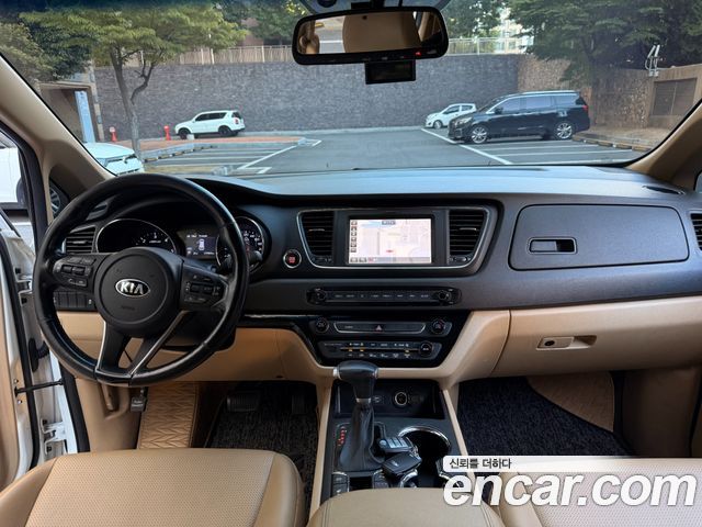 Kia Carnival 9-Seater Luxury 2020 — фото 7