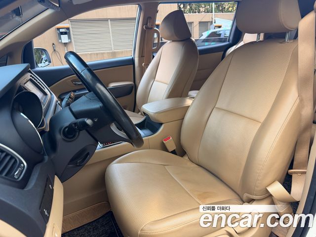 Kia Carnival 9-Seater Luxury 2020 — фото 10
