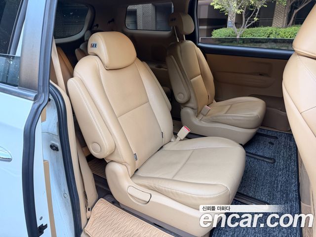 Kia Carnival 9-Seater Luxury 2020 — фото 17