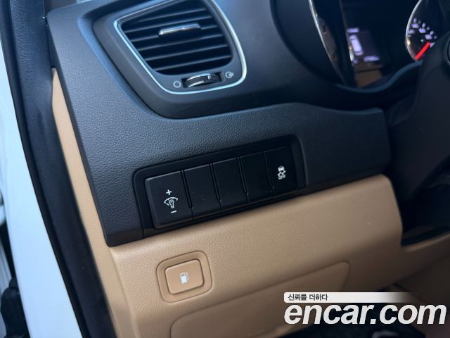 Kia Carnival 9-Seater Luxury 2020 — фото 20