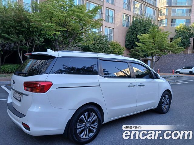 Kia Carnival 9-Seater Luxury 2020 — фото 23