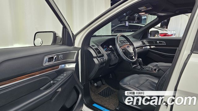Ford Explorer 2.3 Limited 4WD 5th 2018 — фото 10