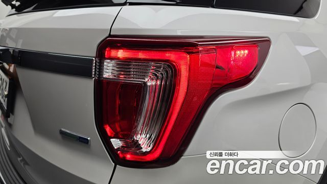 Ford Explorer 2.3 Limited 4WD 5th 2018 — фото 23