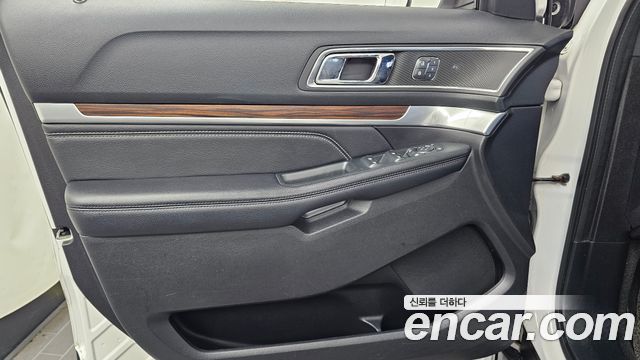 Ford Explorer 2.3 Limited 4WD 5th 2018 — фото 24