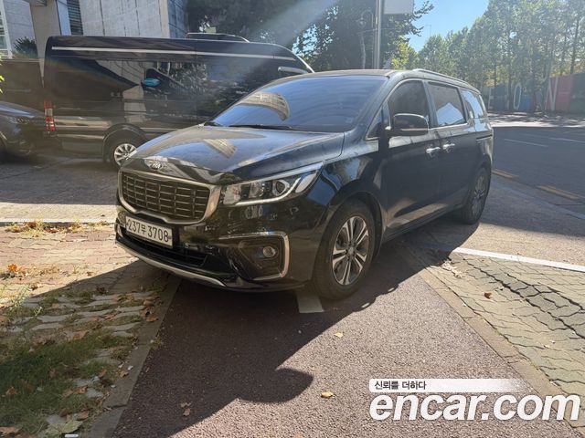 Kia Carnival 9-Seater Luxury