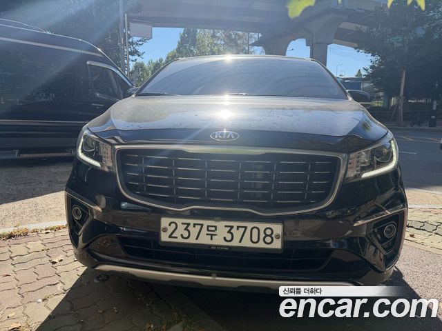 Kia Carnival 9-Seater Luxury 2020 — фото 2