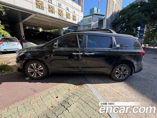 Kia Carnival 9-Seater Luxury 2020 — фото 3