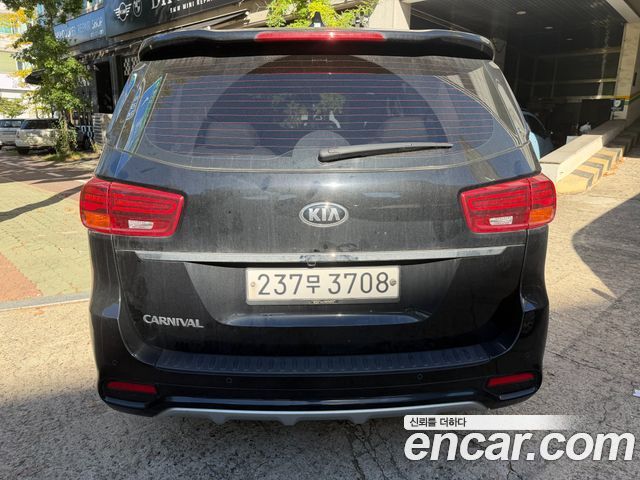 Kia Carnival 9-Seater Luxury 2020 — фото 4