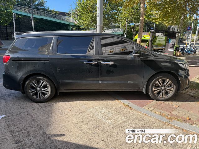 Kia Carnival 9-Seater Luxury 2020 — фото 5