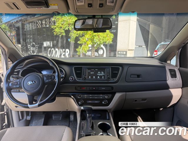 Kia Carnival 9-Seater Luxury 2020 — фото 8