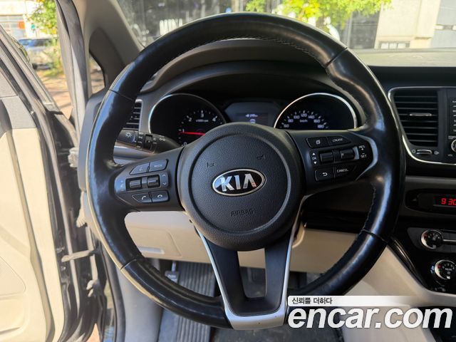 Kia Carnival 9-Seater Luxury 2020 — фото 9