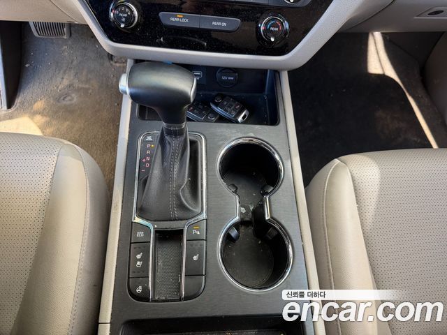Kia Carnival 9-Seater Luxury 2020 — фото 16