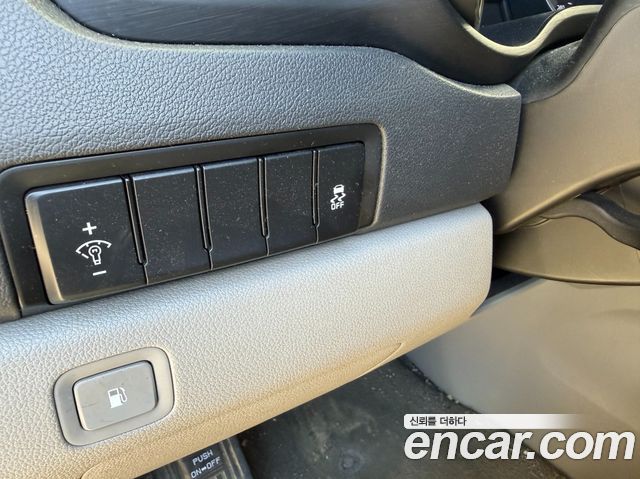 Kia Carnival 9-Seater Luxury 2020 — фото 19