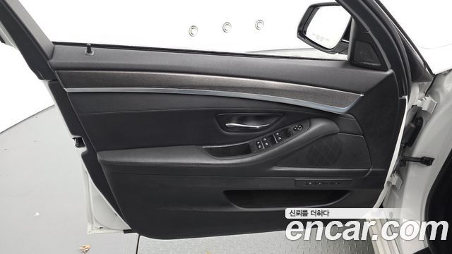 BMW 5 Series (F10) 528i xDrive Luxury 2015 — фото 24