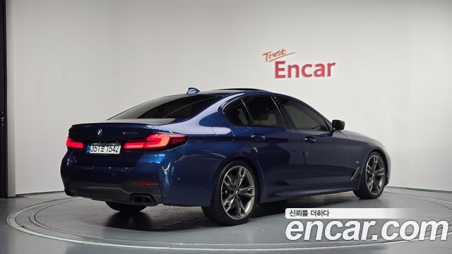 BMW 5 Series (G30) M550i xDrive 2022 — фото 2
