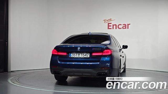 BMW 5 Series (G30) M550i xDrive 2022 — фото 4
