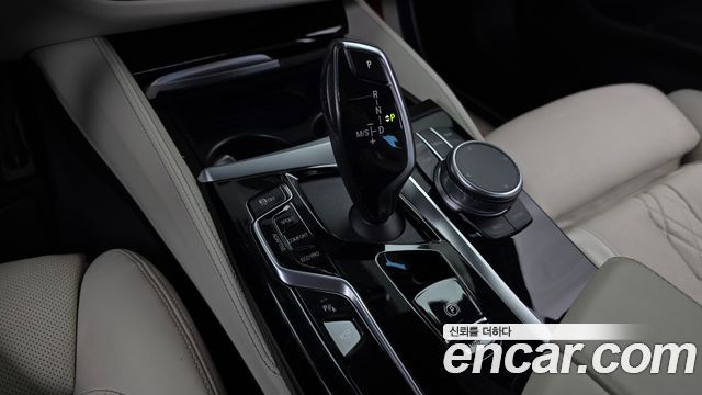 BMW 5 Series (G30) M550i xDrive 2022 — фото 9