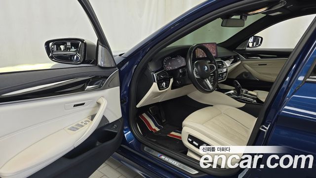 BMW 5 Series (G30) M550i xDrive 2022 — фото 10