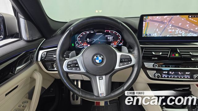 BMW 5 Series (G30) M550i xDrive 2022 — фото 13