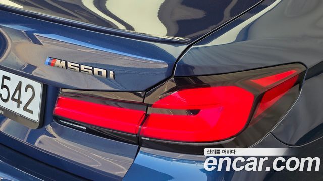 BMW 5 Series (G30) M550i xDrive 2022 — фото 23