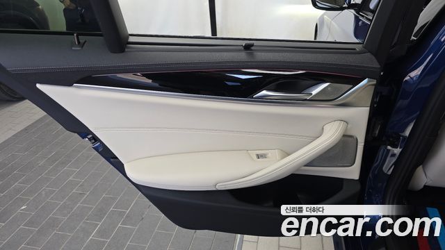 BMW 5 Series (G30) M550i xDrive 2022 — фото 25