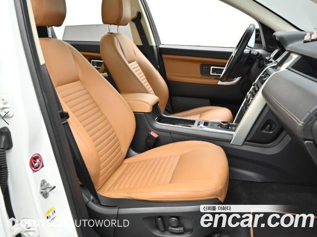 Land Rover Discovery Sport 2.0 TD4 HSE Luxury 2019 — фото 10