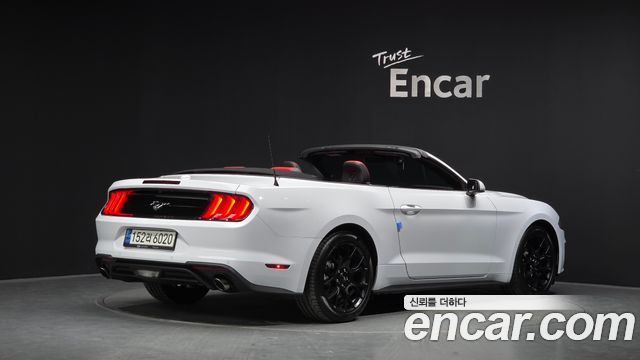 Ford Mustang Convertible 2021 — фото 2
