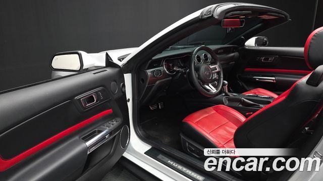 Ford Mustang Convertible 2021 — фото 10