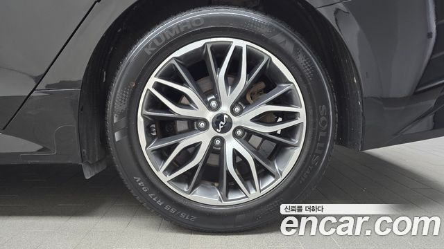 Kia K5 (III) 2.0 Noblesse 2023 — фото 21