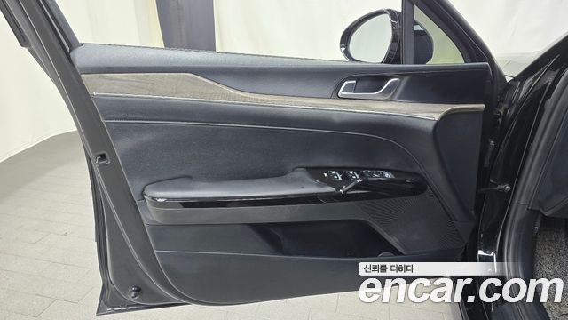 Kia K5 (III) 2.0 Noblesse 2023 — фото 24