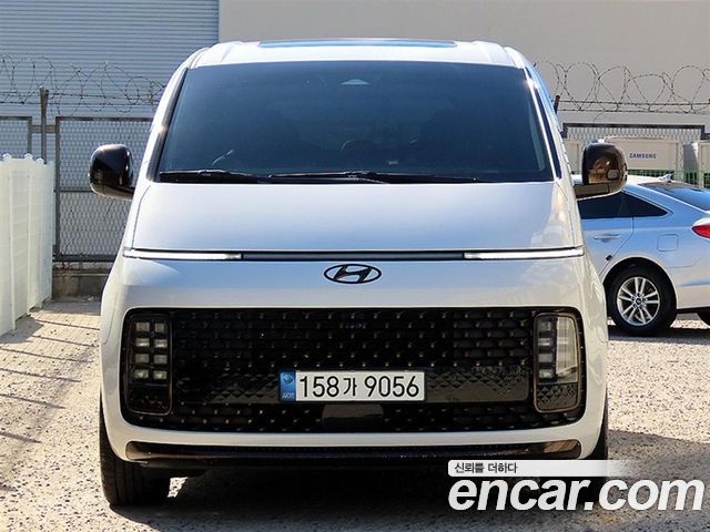 Hyundai Staria L3.5 Lounge 9-Seater Inspiration 2022 — фото 1