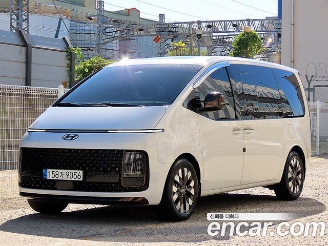 Hyundai Staria L3.5 Lounge 9-Seater Inspiration 2022 — фото 2