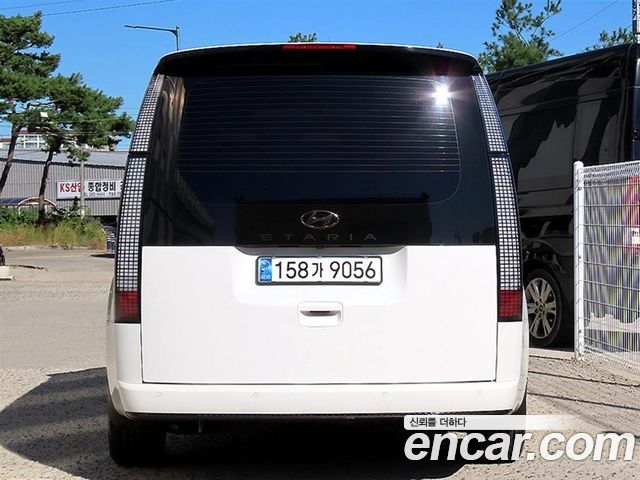 Hyundai Staria L3.5 Lounge 9-Seater Inspiration 2022 — фото 4