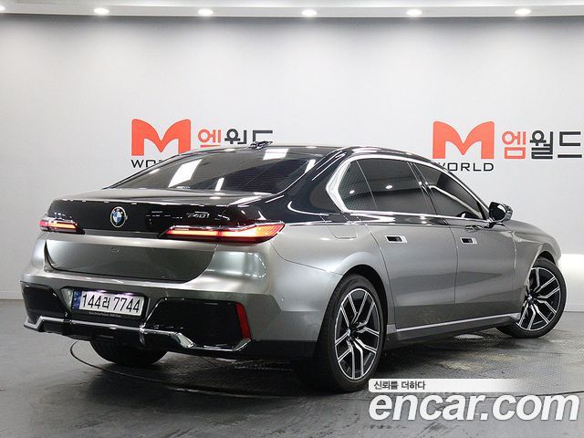 BMW 7 Series (G70) 740i sDrive M Sport 2023 — фото 2