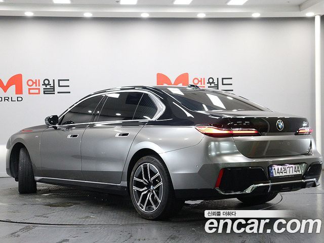 BMW 7 Series (G70) 740i sDrive M Sport 2023 — фото 4