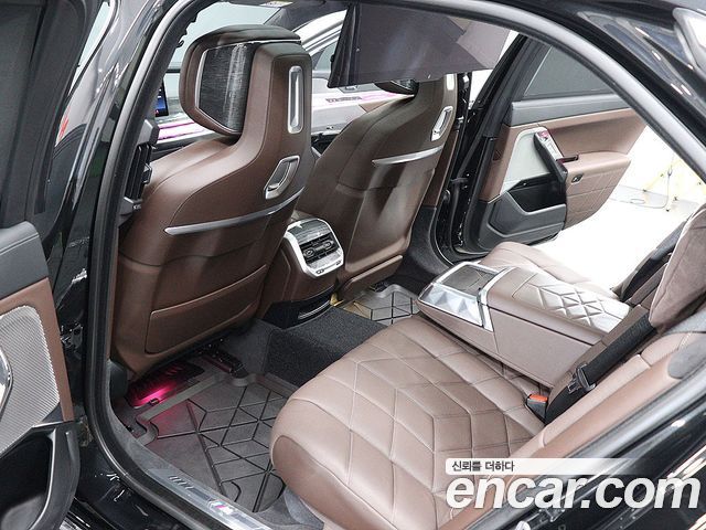 BMW 7 Series (G70) 740i sDrive M Sport 2023 — фото 10