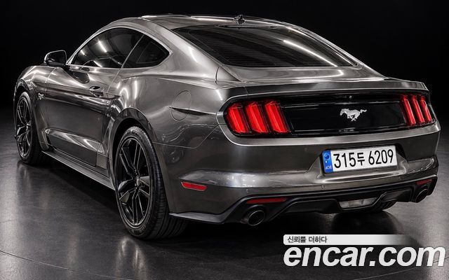 Ford Mustang Coupe 2017 — фото 2