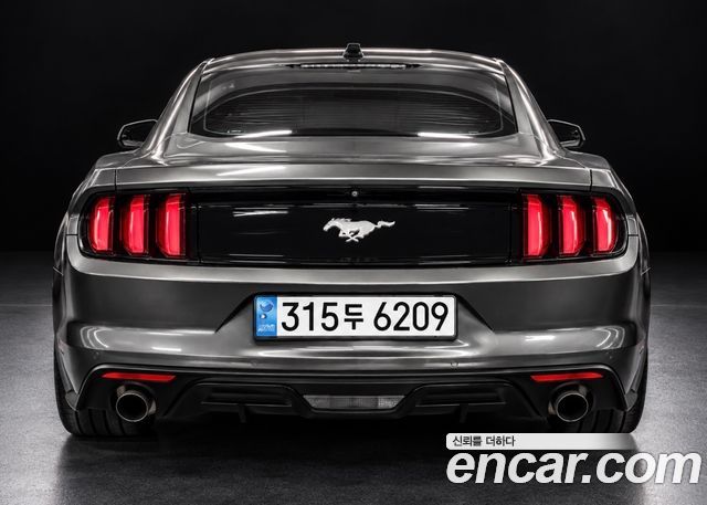 Ford Mustang Coupe 2017 — фото 3