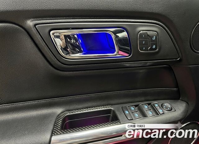 Ford Mustang Coupe 2017 — фото 18