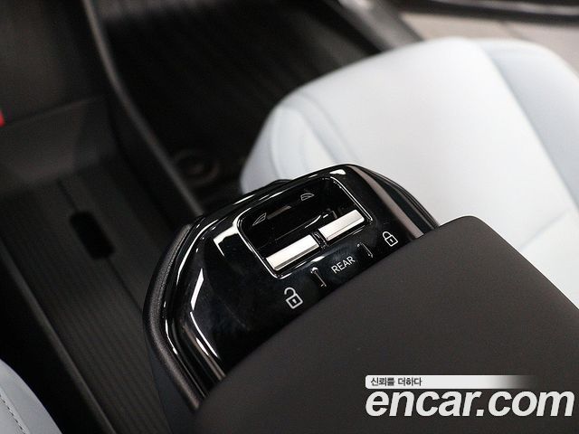 Volvo EX30 Ultra 2025 — фото 10