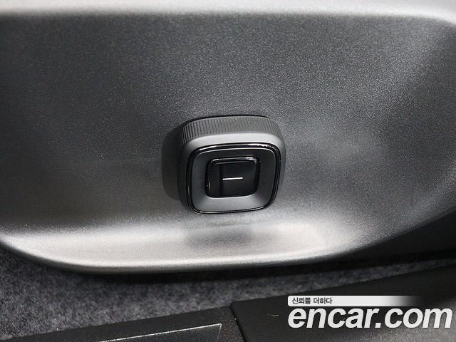 Volvo EX30 Ultra 2025 — фото 16
