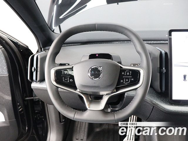 Volvo EX30 Ultra 2025 — фото 19